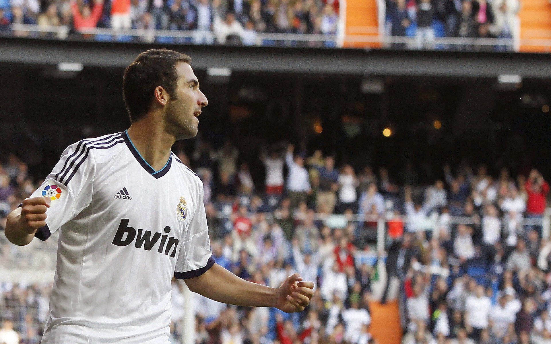 法甲球员视觉追踪训练提升快速决策能力的探索